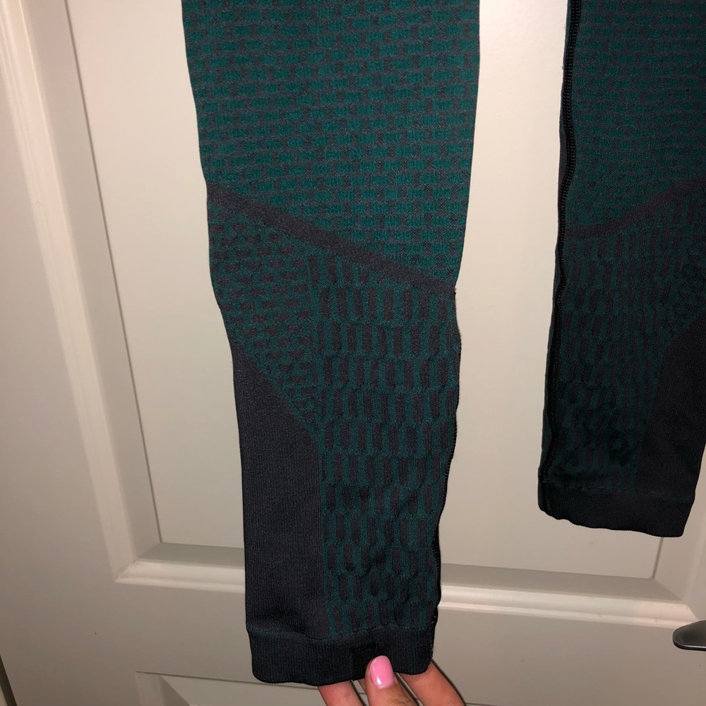 Lululemon grey Lycra tight leggings - Picture 4 of 7